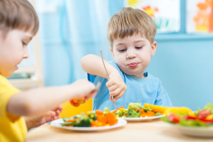 Opta por los alimentos frescos para la dieta de niños y mayores