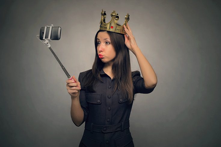 Las personas narcisistas son egocéntricas y sienten que todo el mundo debe girar a su alrededor