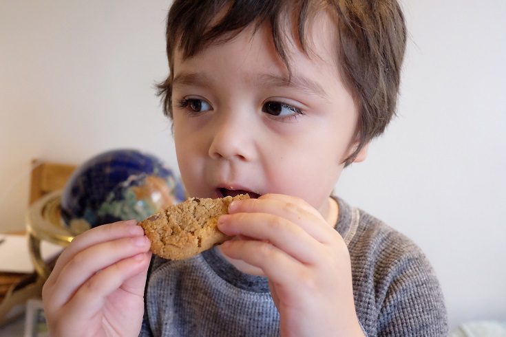Las grasas malas son aquellas que encontramos en los alimentos procesados como las pizzas, bollería, galletas o chocolate