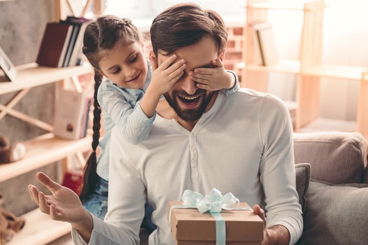 Muchos padres suelen leer a sus hijos libros por las noches para conseguir que estos se duerman