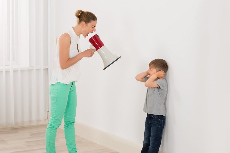 En lugar enfadarte, habla con tu hijo con calma