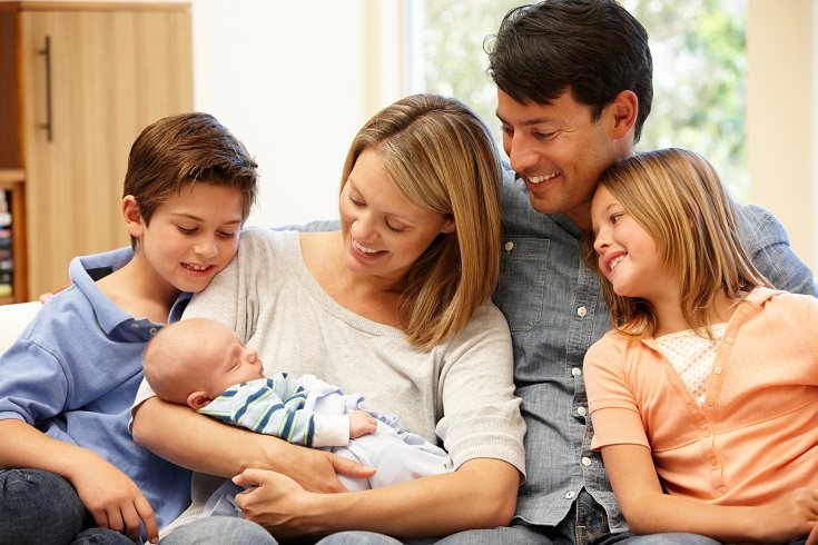 Existe un temor entre muchos padres adoptivos de que los padres biológicos puedan llevarse al niño