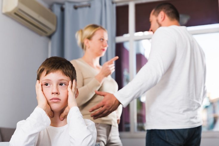 Puede ser tentador perder el juego a propósito para que tu hijo no se enfade