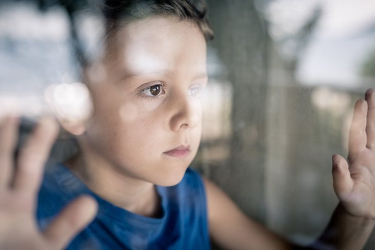 Permitir que un niño coloque una foto o una letra en el ataúd puede ser reconfortante