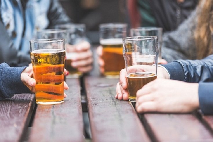 Los hijos de padres alcohólicos tienen un mayor riesgo de delincuencia y absentismo escolar