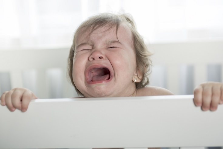 Comienza explicándole a tu hijo que su cama es segura y especia