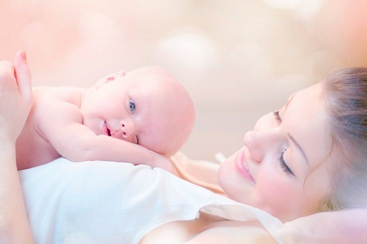 Tu bebé solo necesita leche materna o de fórmula para los primeros seis meses de vida