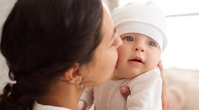 Por qué es bueno criar a los bebés en los brazos de los padres