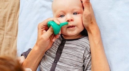 Los 5 errores más comunes a la hora de realizar el lavado nasal a los bebés