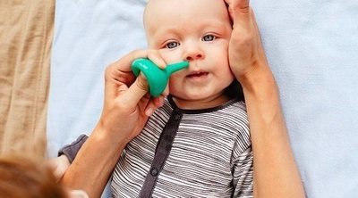Los 5 errores más comunes a la hora de realizar el lavado nasal a los bebés