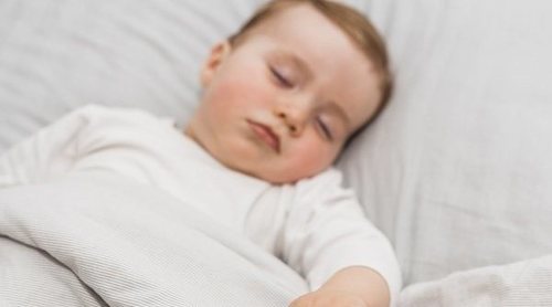 Cuánto duerme un bebé de 8 meses