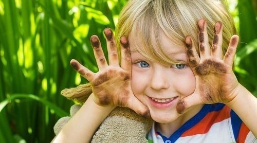 Deja que tus hijos se ensucien a jugar y renuncia al estrés innecesario