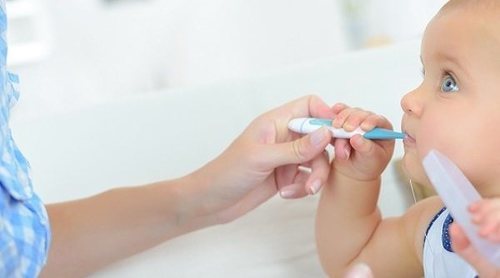 Mi hijo tiene fiebre y estamos en confinamiento, ¿qué hago?