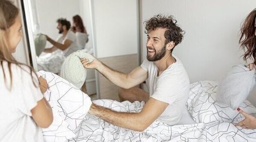 ¿Está mal que los padres duerman con sus hijos?