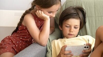 El uso excesivo de los niños de las pantallas en verano