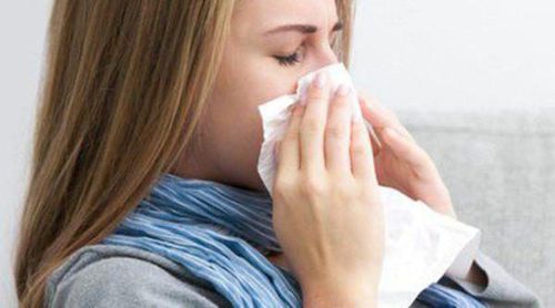 La mononucleosis o la enfermedad del beso en los adolescentes