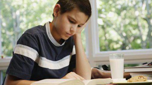 Mi hijo suspende, ¿debo contratar a un profesor particular para que apruebe?
