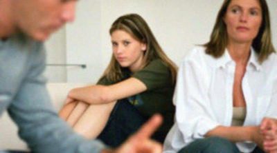 Principales temas de discusión entre padres e hijos adolescentes