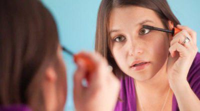 ¿A qué edad puede empezar a maquillarse mi hija?