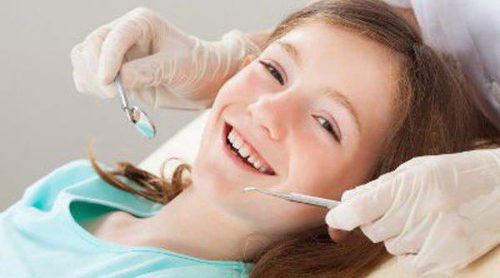 La primera visita al dentista, ¿cuándo y cómo debe ser?
