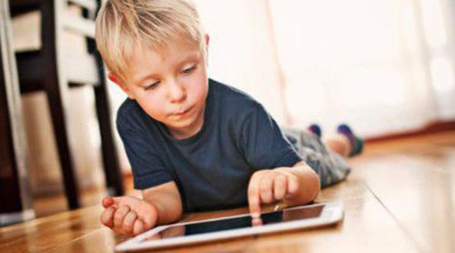¿Tu hijo se pasa demasiado tiempo jugando con la tablet?