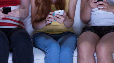 Mi hijo se pasa todo el día con el WhatsApp, ¿qué hago?