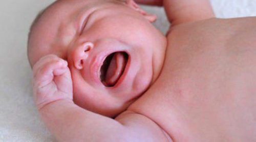 ¿Por qué hay bebés que no paran de llorar en todo el día?