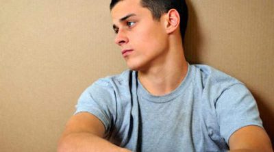 Cómo enseñar a tus hijos jóvenes a alejarse de personas tóxicas