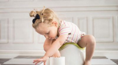 Cómo y cuándo empezar a usar el orinal con los niños