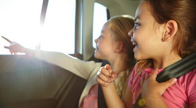 8 maneras de entretener a los niños en viajes largos