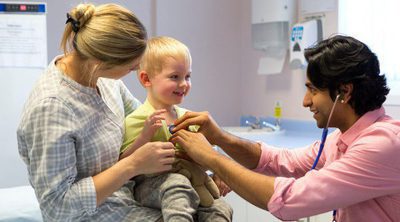 Cómo realizar la maniobra de Heimlich en niños
