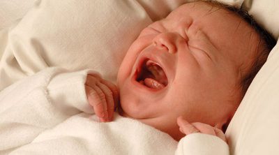 Cómo prevenir los cólicos en bebés recién nacidos