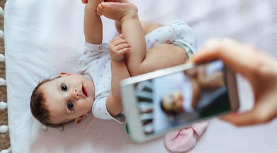¿Es malo hacer fotos a los bebés con flash?