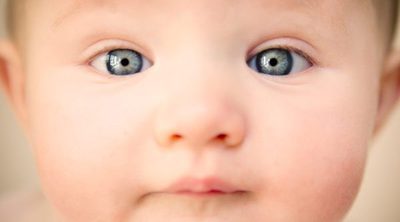 Estrabismo en el recién nacido, un desvío temporal y normal de los ojos del bebé
