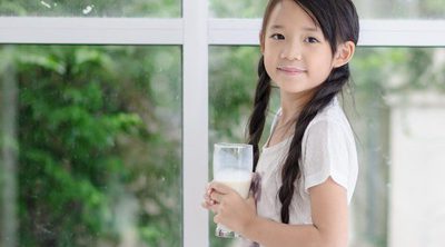 ¿Puedo alimentar a los niños con leche vegetal en vez de animal?