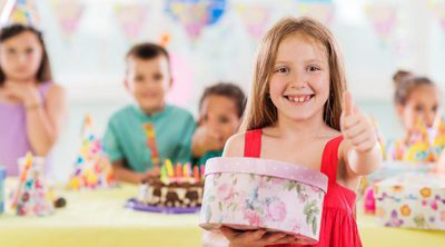 El riesgo de la excesiva estimulación de los niños con regalos