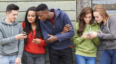 Guía para entender las palabras que usan tus hijos adolescentes