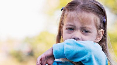 Cómo actuar en caso de atragantamiento en un niño