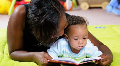 ¿Es bueno leer cuentos a los bebes?