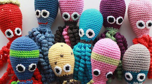 Conoce y colabora con los pulpos de ganchillo solidarios que están ayudando a bebés prematuros