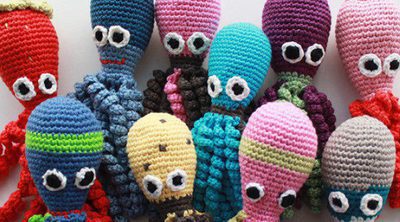Conoce y colabora con los pulpos de ganchillo solidarios que están ayudando a bebés prematuros