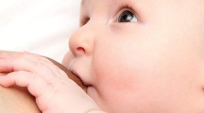 ¿Es verdad que dar el pecho reduce el riesgo de padecer cáncer de mama?
