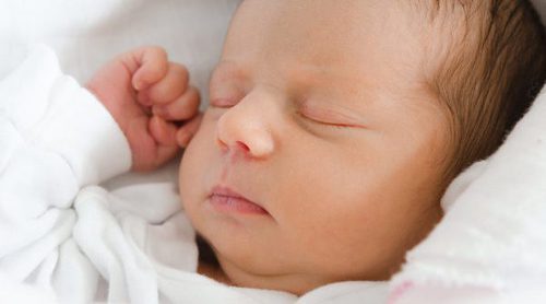 ¿Cuántas horas debe dormir un bebé recién nacido?