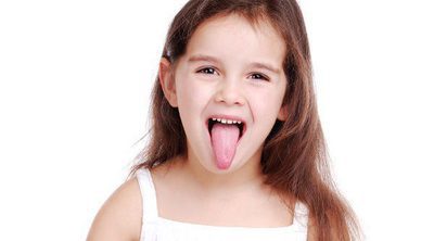 Cómo practicar praxias linguales