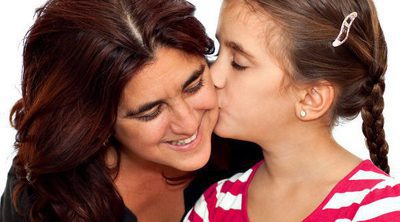 Por qué no debemos obligar a los niños a dar besos a los mayores