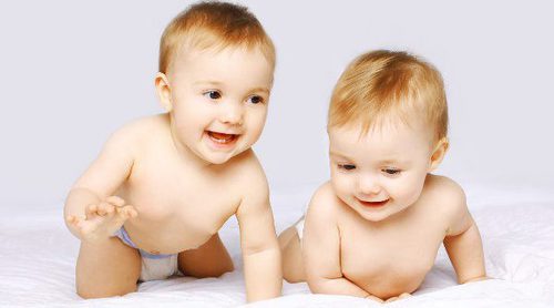 ¿Qué nombres elegir para bebés mellizos niño y niña?