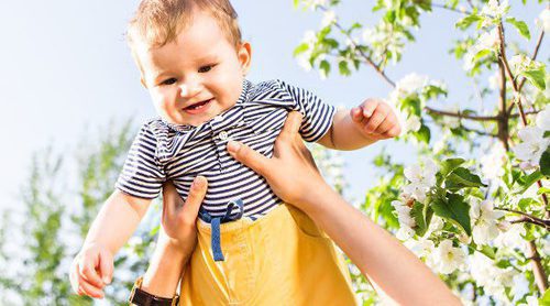 Cómo llevar vestido a un bebé en primavera