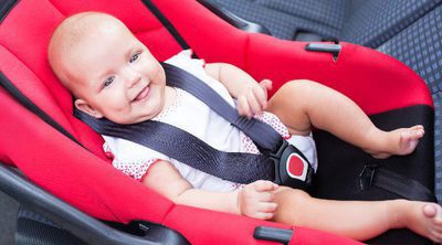 Normas de seguridad para llevar a nuestro bebé en coche