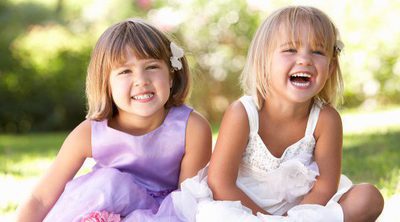 ¿Cómo vestir a una niña para una boda?