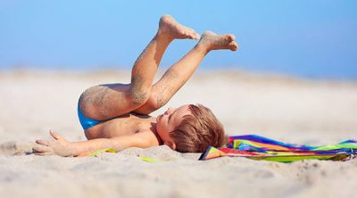 5 cosas que debes llevar a la playa si vas con niños